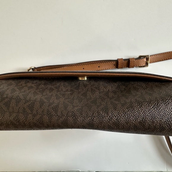 Michael Kors Signature Canvas Crossbody - Picture 5 of 8